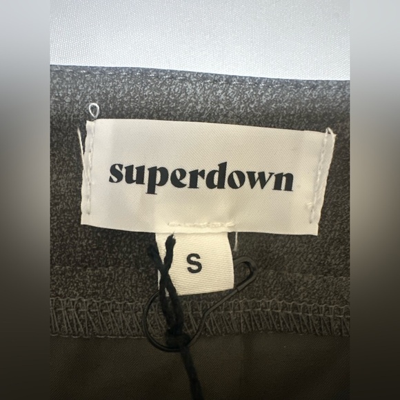 Revolve Superdown Minta Faux Leather Skirt in Distressed Grey Sz Small - Picture 3 of 5